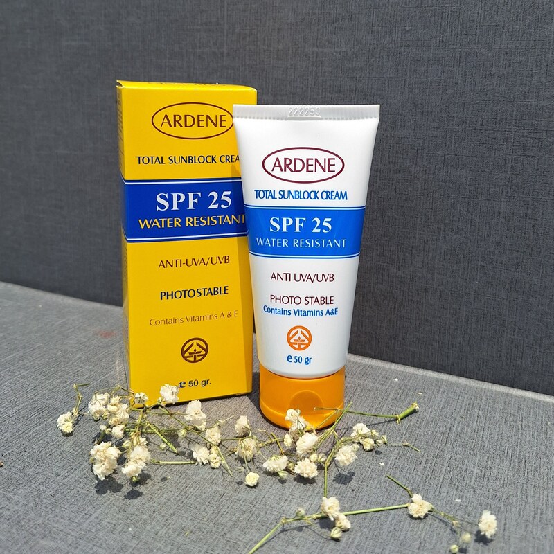 کرم ضد آفتاب آردن SPF25 بی رنگ مناسب انواع پوست 50 گرم
